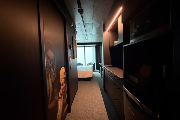 Room 3 of 16