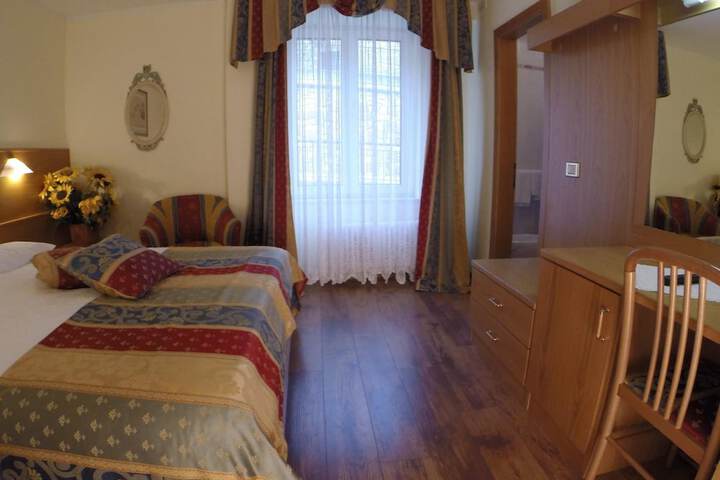 Room 13 of 46
