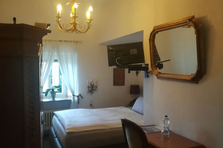 Room 3 of 45