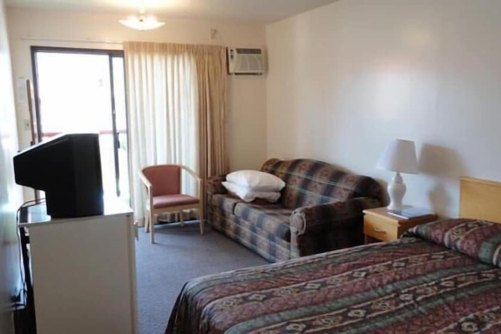 Room 4 of 38