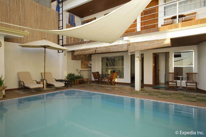 Hotel with Pool