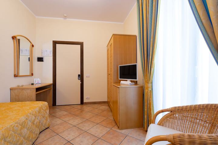 Room 30 of 74