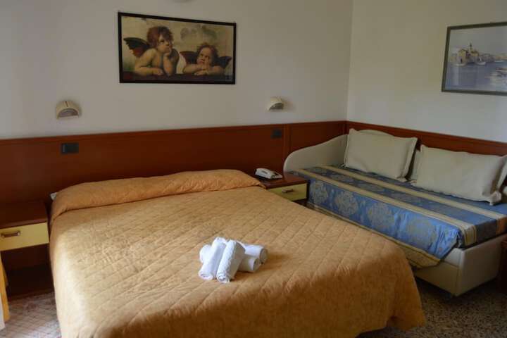 Room 13 of 40