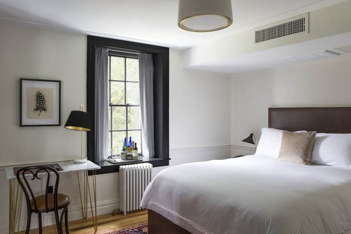 Room 4 of 124