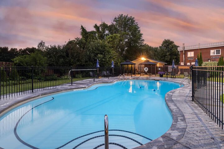 Pool Hotel