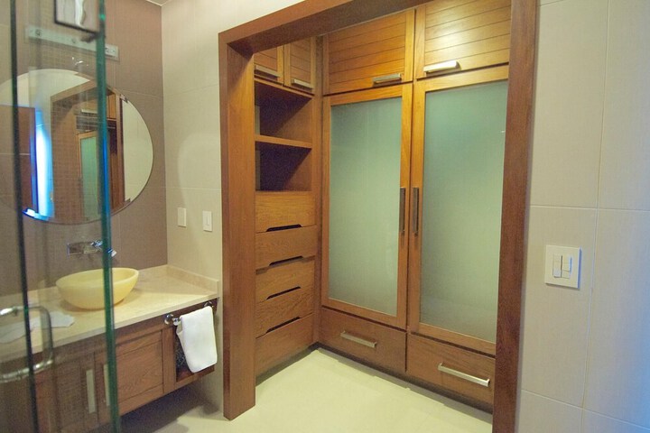 Room 4 of 28