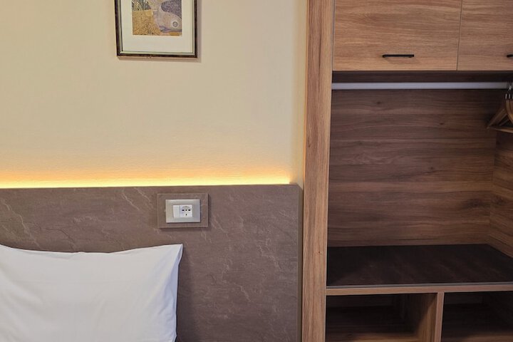 Room 19 of 65