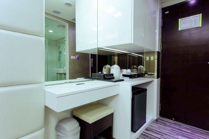 Room 33 of 56
