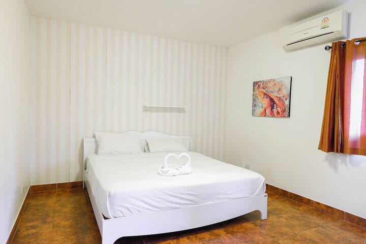 Room 33 of 79