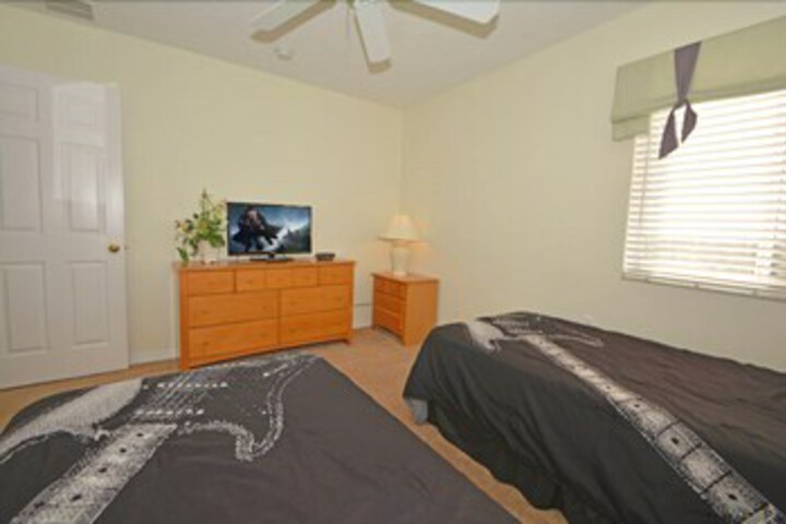 Room 27 of 35