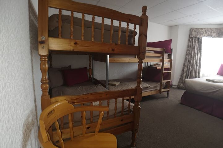 Room 10 of 102