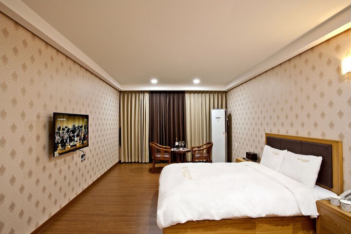 Room 13 of 63