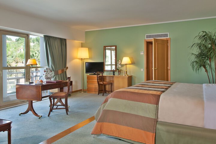 Room 10 of 48