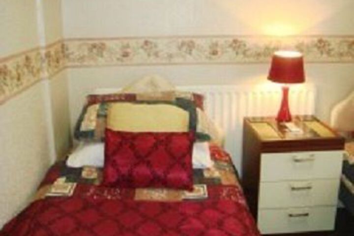 Room 8 of 10