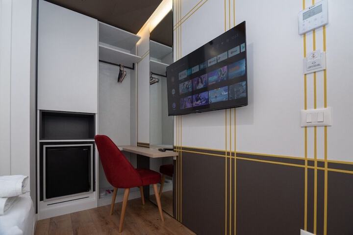 Room 3 of 13