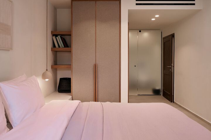 Room 169 of 230