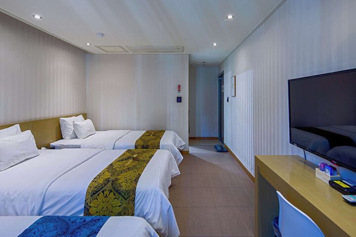 Room 11 of 57