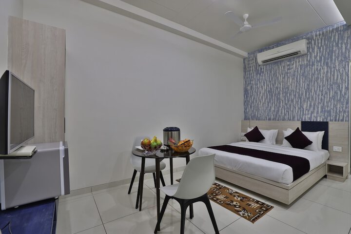 Room 10 of 20
