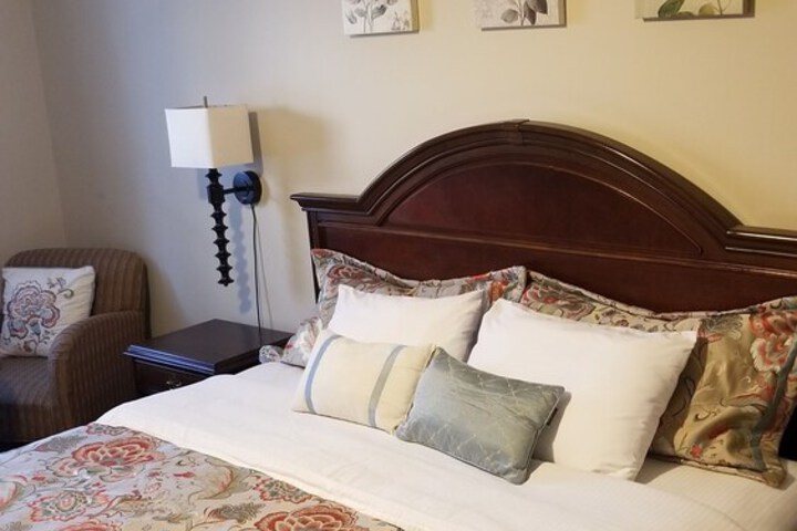 Room 6 of 163