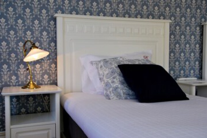Room 17 of 27