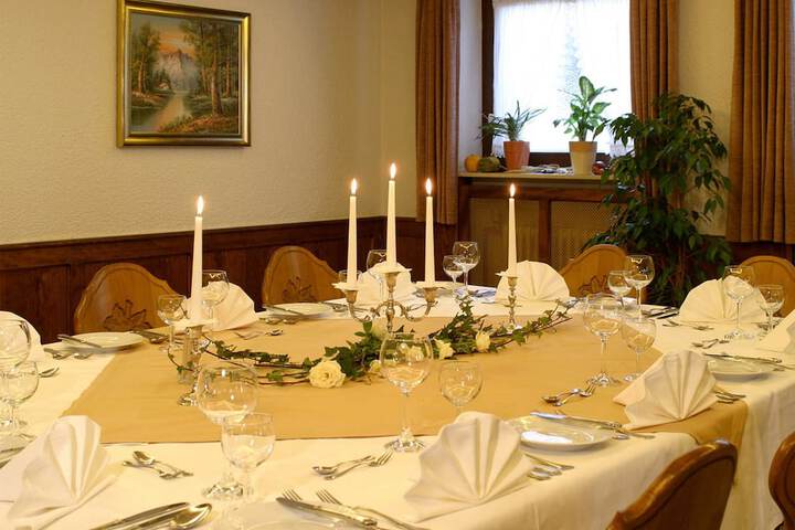 Dining 16 of 21