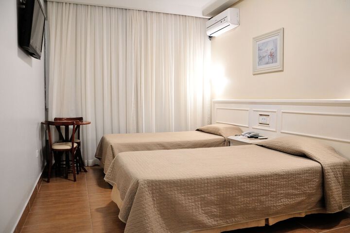 Room 15 of 80