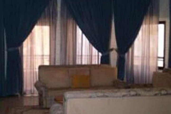 Room 6 of 13
