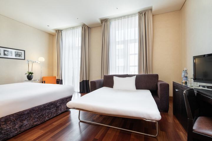 Room 2 of 84