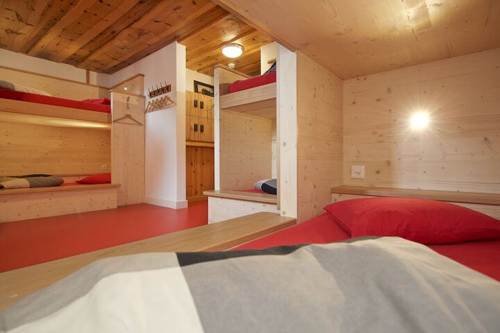 Room 14 of 61