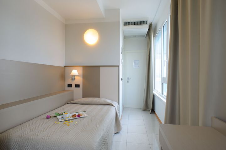 Room 13 of 63