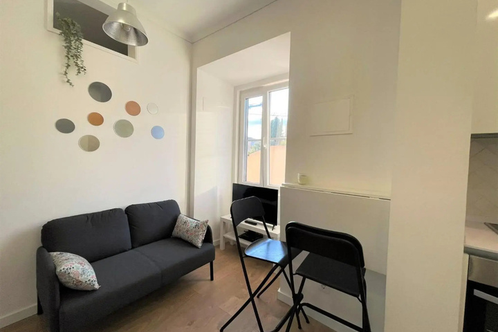 Room 6 of 11