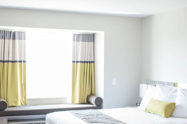 1 Queen Bed (15 of 19)