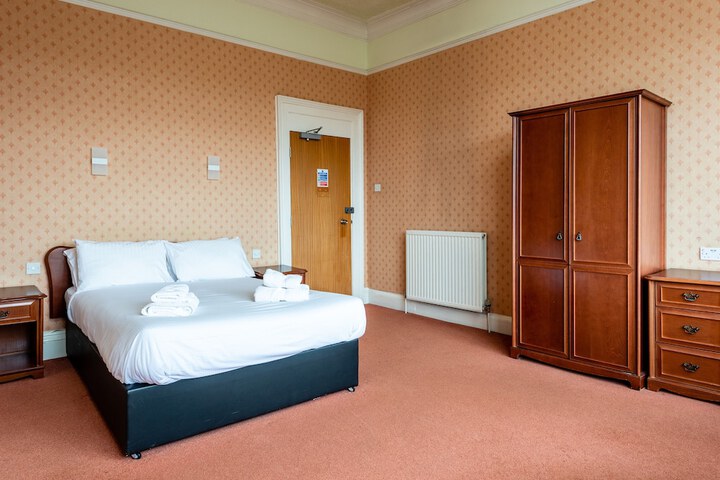 Room 33 of 95