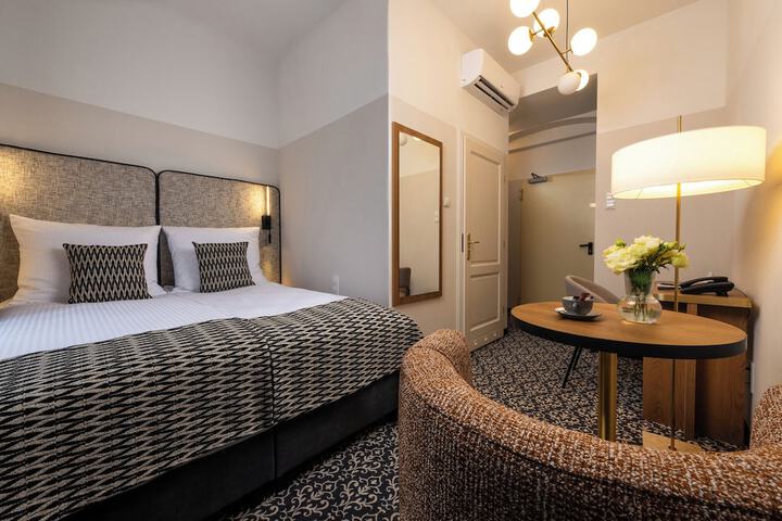 Room 10 of 52