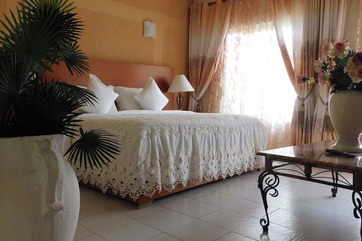 Room 5 of 75