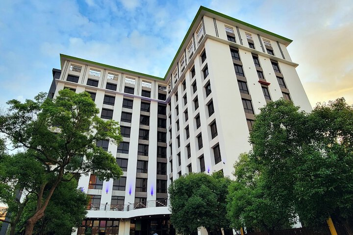 Hotel Exterior 144 of 155