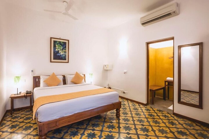 Room 5 of 20