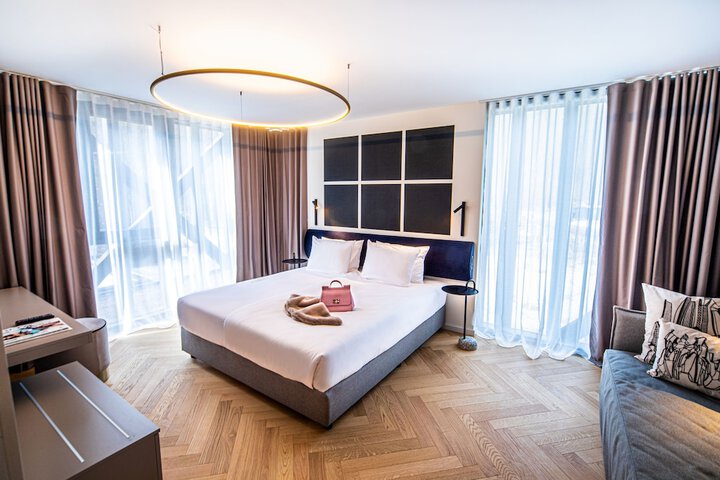 Room 5 of 42