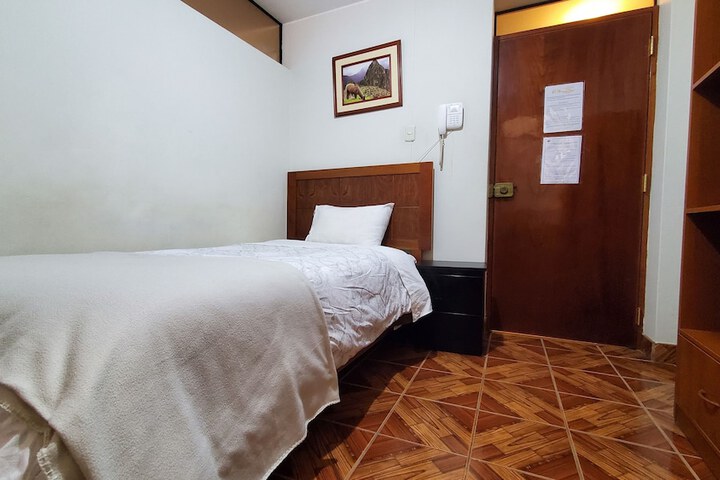 Room 10 of 31