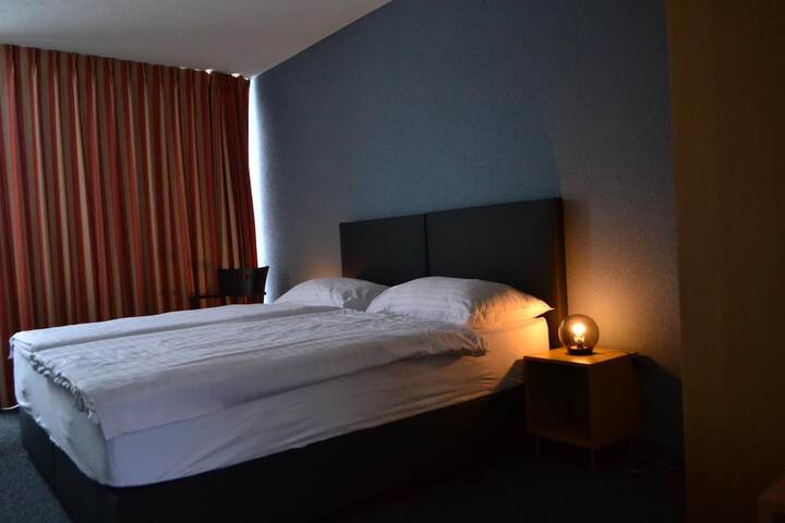 Room 10 of 46