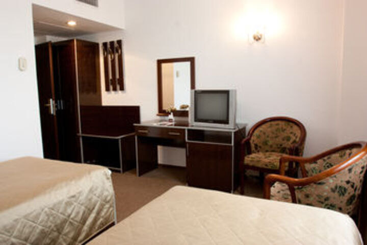 Room 8 of 15