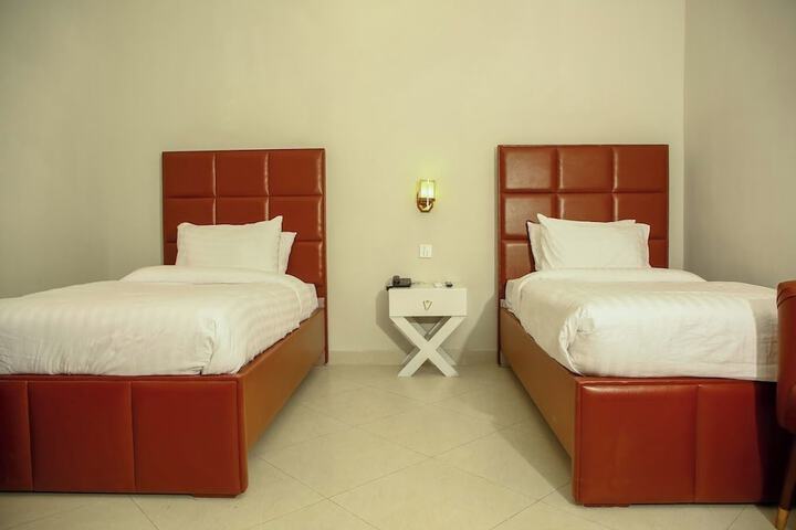 Room 16 of 27