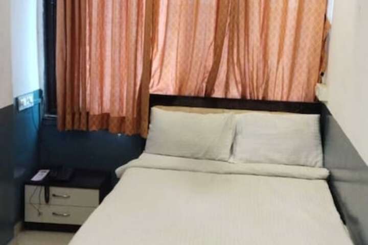 Room 12 of 37