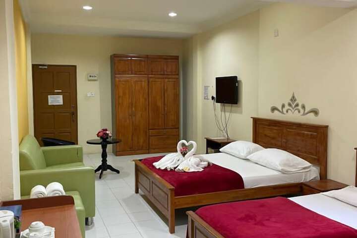 Room 9 of 28