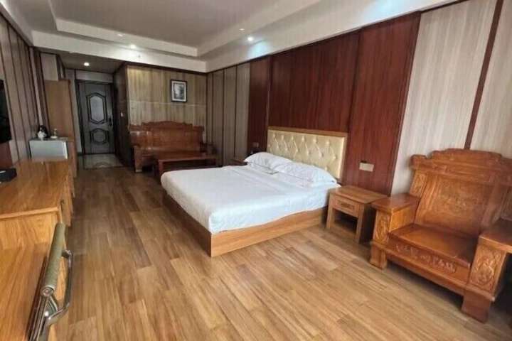 Room 9 of 20