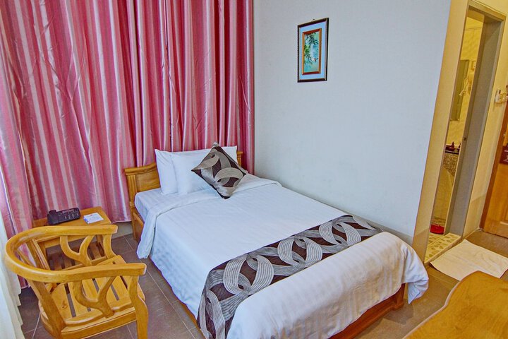 Room 9 of 79