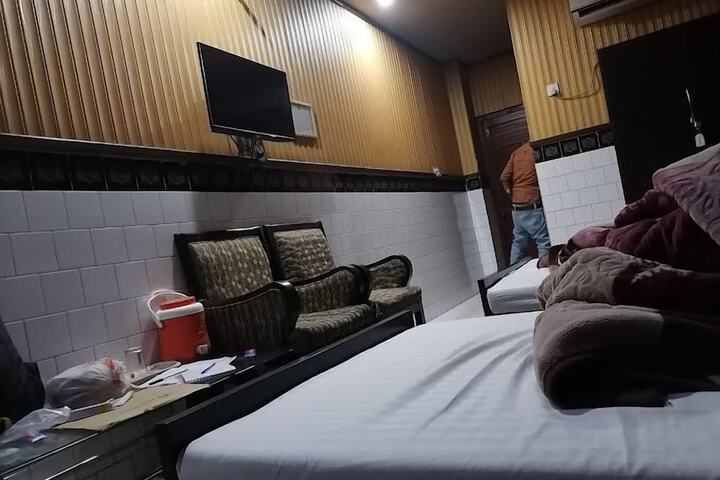 Room 2 of 7