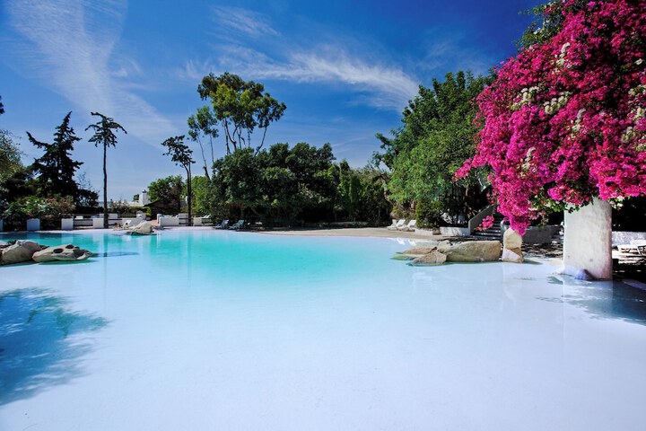 Pool 11 of 37