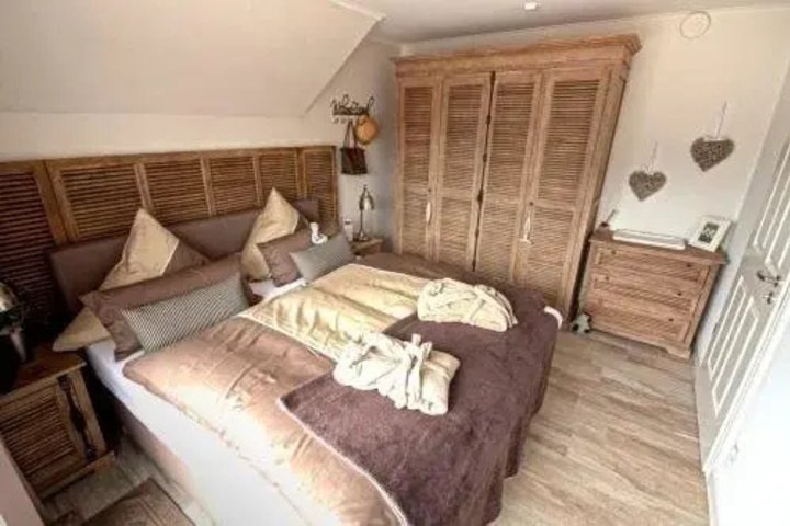 Room 5 of 15