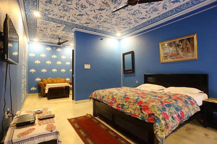 Room 5 of 19